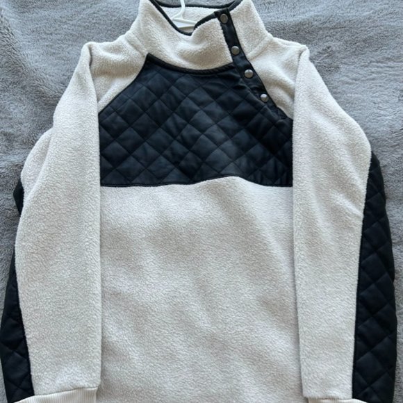 Abercrombie & Fitch Sweaters - Abercrombie Sweatshirt